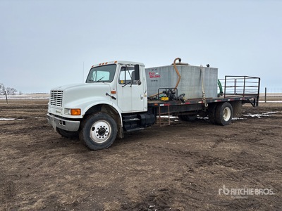 1993 International 4900 4x2 Table Top Truck