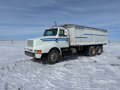 1994 International 8200 6x4 Camion à grains