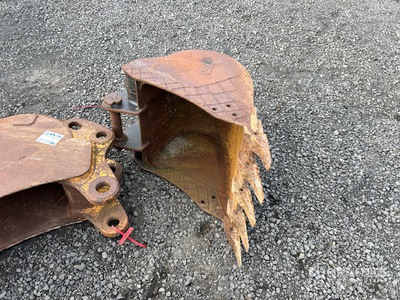 21 in Digging Excavator Bucket - Fits Cat 304/305