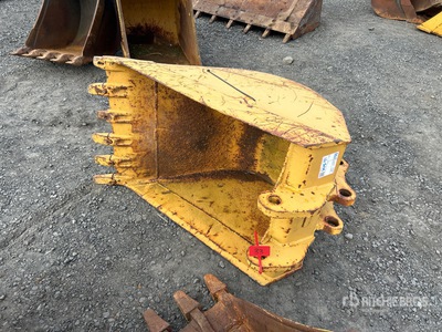 28 in Backhoe Rear Bucket