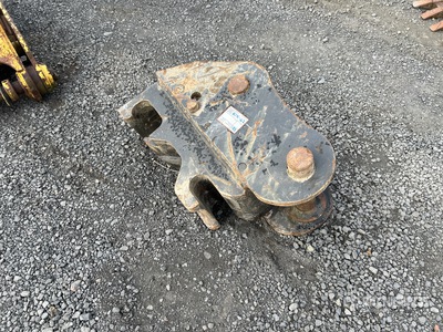 16 in Excavator Coupler - Fits Hitachi EX165