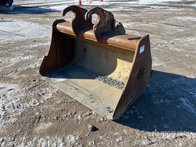 66 in Cleanup Excavator Bucket - Fits Case CX210D