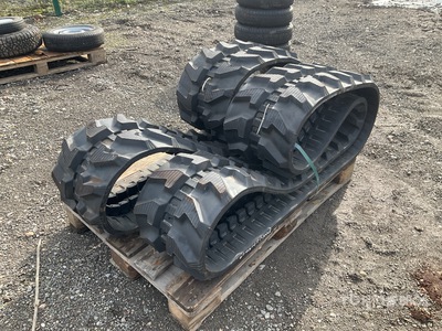 Quantity of (2) 300x525x84 Rubber excavator tracks Parti varie (Unused)