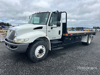 2004 International 4300 4x2 Flatbed Truck