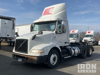 2015 Volvo VNM64T 6x4 Ciągnik siodłowy T/A z kabiną dzienną