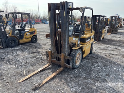 Cat V50E 4250 lb Cushion Tire Carretilla Elevadora