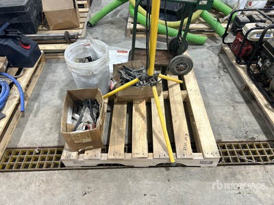 Quantity of Sickle Bar, Reel Fingers, Poly Skids, Tank Cart, Lamp Parti varie