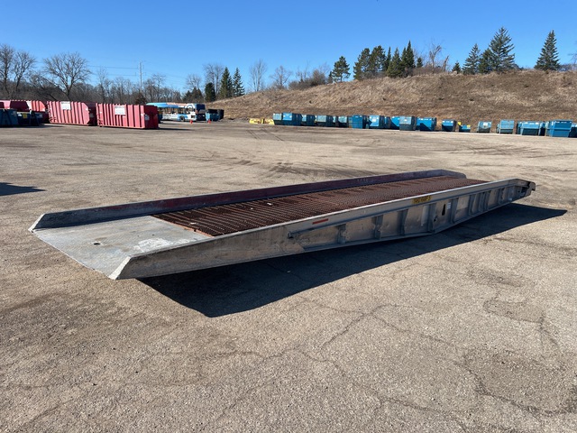 2001 Yard King SY167036-L Hydraulic Mobile Yard Ramp