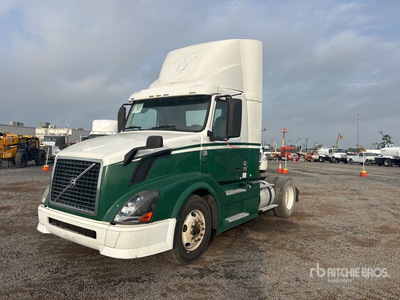 2013 Volvo VNL 4x2 Cabeza Tractora Cabina Corta