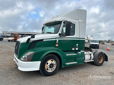 2013 Volvo VNL 4x2 S/A Day Cab Truck Tractor
