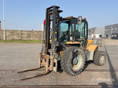 JCB 930-4 3000 kg 4x4 Gelände-Gabelstapler