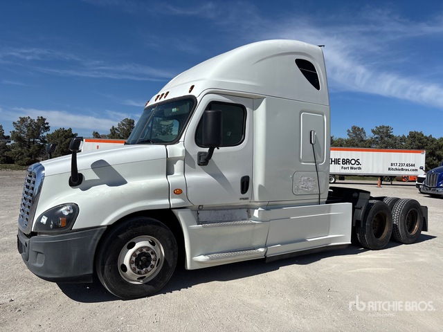 2016 Freightliner Cascadia 125 6x4 T/A Sleeper Truck Tractor