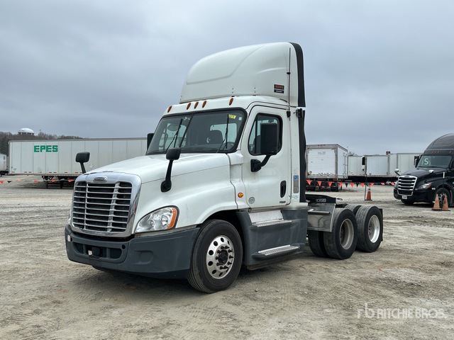 2016 Freightliner Cascadia 116 6x4 T/A Day Cab Truck Tractor