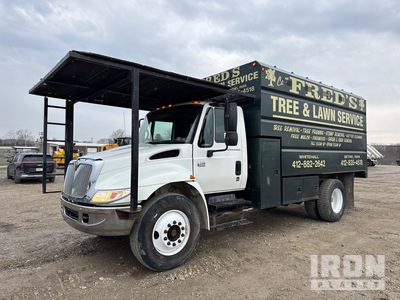 2006 International 4300 4x2 Chipper Truck