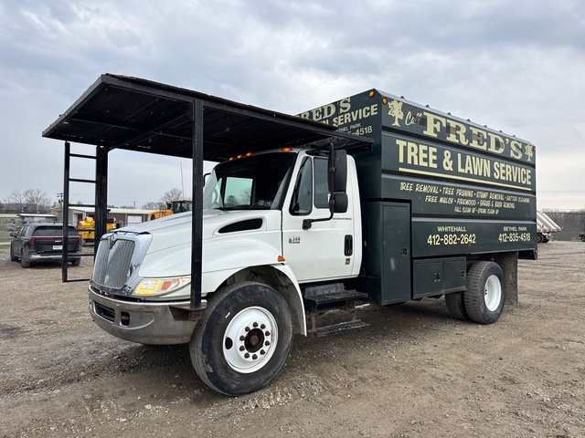 2006 International 4300 4x2 Chipper Truck