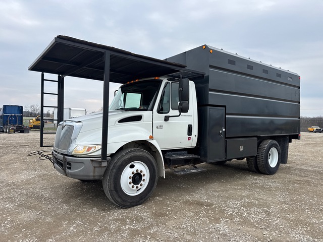 2006 International 4300 4x2 Chipper Truck