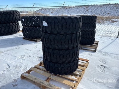 Quantity of (4) Maverick 12-16.5 Neumáticos (Unused)