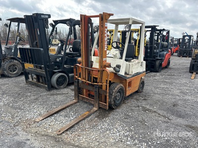 Nissan NH01M14 3000 lb Pneumatic Tire Carretilla Elevadora