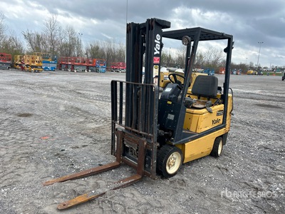 Yale GLC040AFNUAE082 4000 lb Pneumatic Tire Carretilla Elevadora