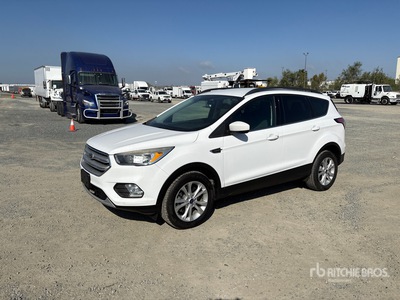 2018 Ford Escape SE 4WD を見 SUV