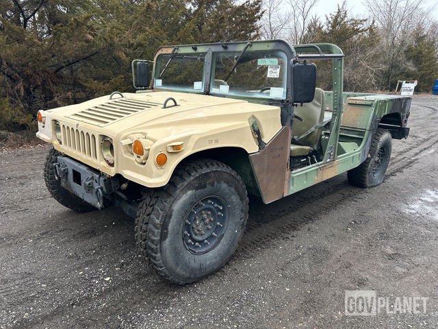 1997 AM General M1097A2 HMMWV 2 Door w/Truck Body