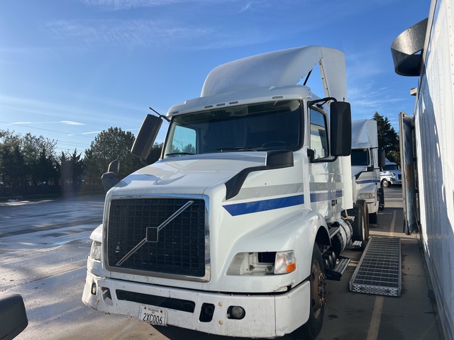 2016 Volvo VNM 6x4 T/A Sleeper Truck Tractor 2016 Volvo VNM 6x4 T/A Sleeper Truck Tractor