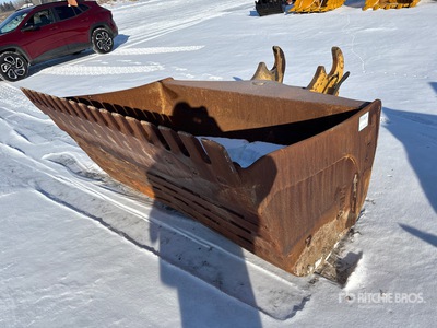 WBM 72 in Q/C Hydraulic Tilting Excavator Bucket - Fits 250 Series