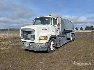 1989 Ford LTA9000 Sealcoat Truck