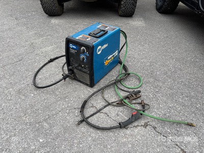 2007 Miller 140 140 A Skid-Mounted Wire Feed Schweißgerät