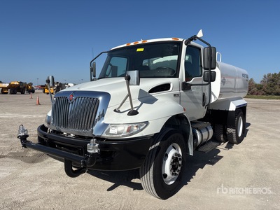 2020 International MV607 2000 gal 4x2 شاحنة مياه