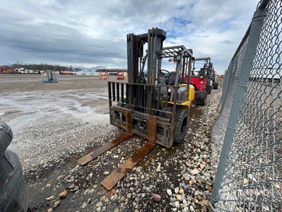 2008 Komatsu FD45T-8 8870 lb Pneumatic Tire Forklift