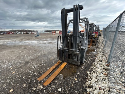 2006 Nissan MUGL02A30LV 5200 lb Pneumatic Tire Forklift