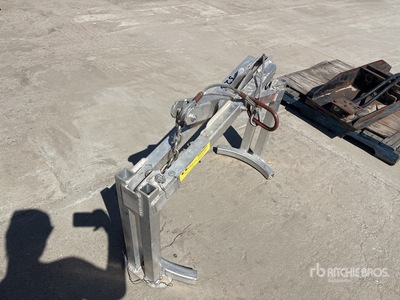 Crash Barrell Lifting Device