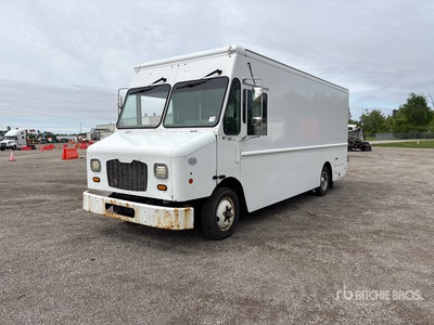 2015 Freightliner MT45 4x2 Furgón de Reparto