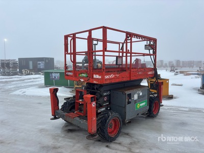 2017 Skyjack SJ6832 RT 4x4 Dual Fuel Piattaforma aerea verticale