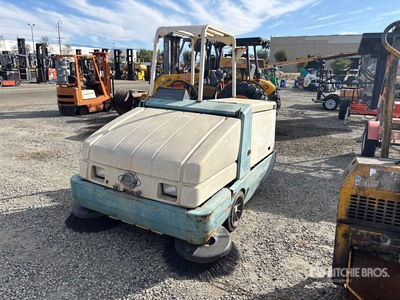 2004 Tennant 6650 Ride-On Floor Sweeper