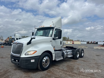 2018 International LT625 6x4 Ciągnik siodłowy T/A z kabiną dzienną