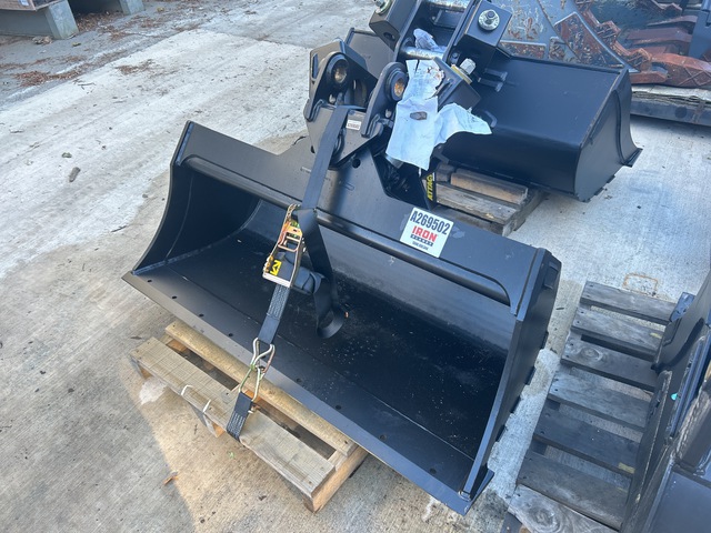 1450 mm Hydraulic Tilting Excavator Bucket - Fits Komatsu PC45 - PC55 (Unused)