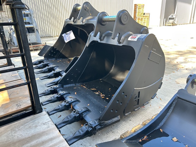 ATTACH2 1100 mm Q/C Digging Excavator Bucket - Fits Komatsu PC160 - PC170 (Unused)