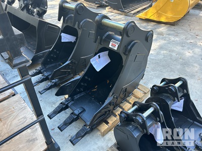 ATTACH2 600 mm Q/C Digging Excavator Bucket - Fits Komatsu PC200 - PC228 (Unused)