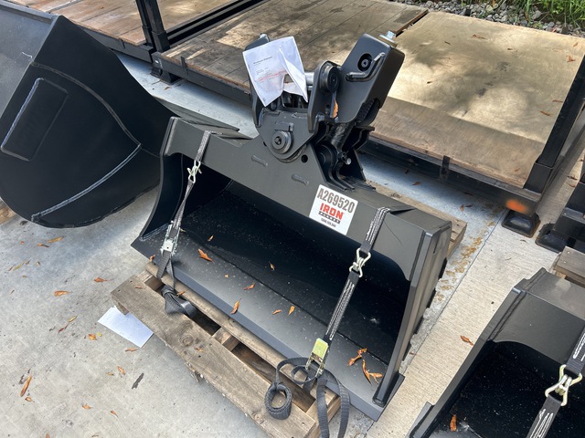 1030 mm Q/C Hydraulic Tilting Excavator Bucket - Fits Komatsu PC30 - PC35 (Unused)