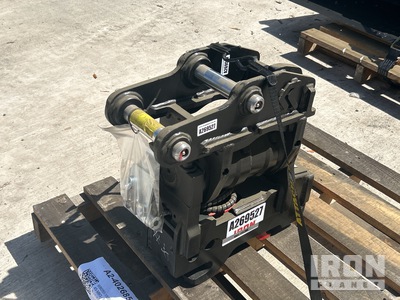 R-400286 - Robur 3T DynaTough Tilt Coupler Twin-ram with double lock base incl. hardened pins (RDLTC3) Excavator Coupler - Fits 3Ton (Unused)