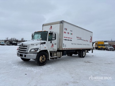 2020 Hino 338D 4x2 Furgoneta caja cerrada