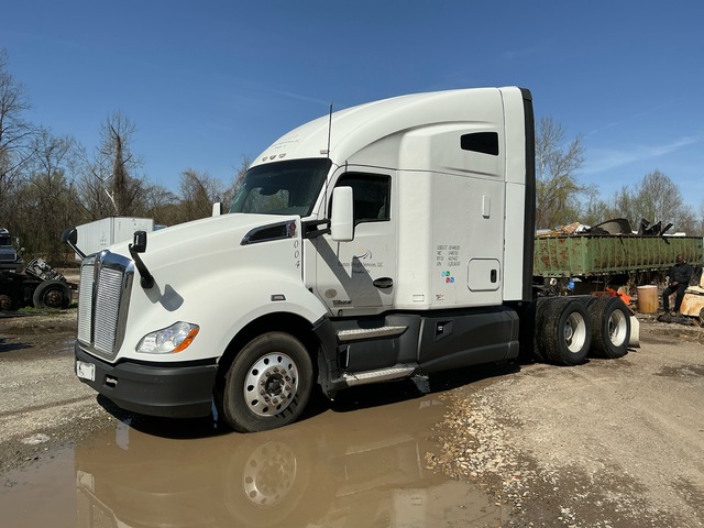 2016 Kenworth T680 6x4 T/A Sleeper Truck Tractor 2016 Kenworth T680 6x4 T/A Sleeper Truck Tractor