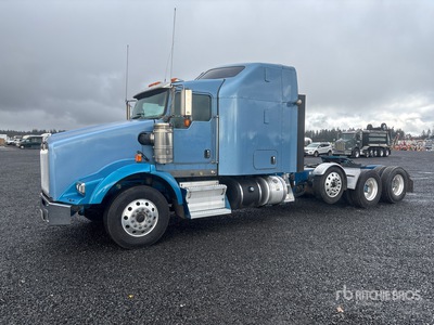 2018 Kenworth T800 8x4 Ciągnik siodłowy z kabiną sypialną Tri/A