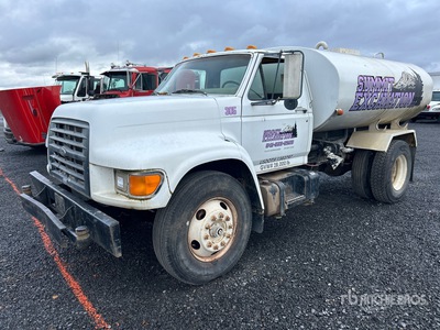 1998 Ford F-800 4x2 Water Truck