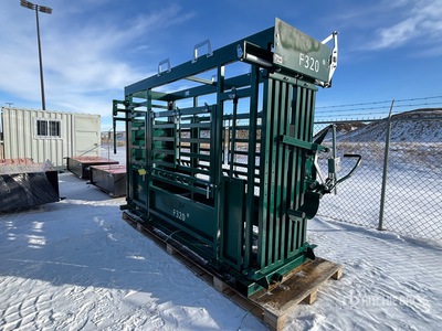 2025 F320 10 ft Cattle Chute