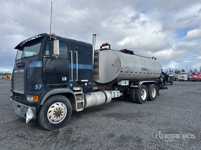 2000 Bearcat 3350 gal on 1990 Freightliner 4x2 Sleeper Asphalt Distributor Truck