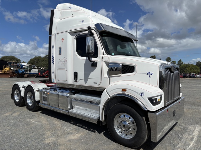 2023 Western Star 48X 6x4 Sleeper Prime Mover