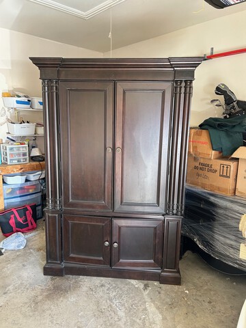 Armoire 80' 'x 51'' x 20''